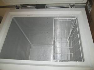 lot 31 image: General Electric Upright Freezer D...