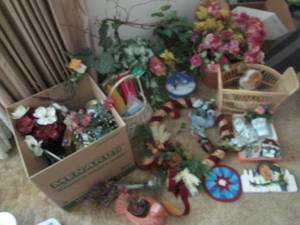 lot 43 image: Enormous Lot of Home Dcor Items ...