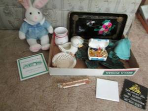 lot 44 image: Lot of Vintage Collectible Items ...