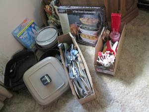 lot 50 image: Presto Skillet With Cover, Towels, ...
