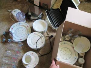 lot 52 image: Large Lot of Kitchen Cookware Items...