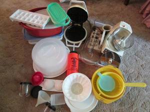lot 56 image: Large Lot of Kitchen Items See Pho...