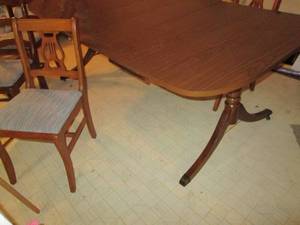 lot 1 image: Large Dining Room Table & 5 Chairs...