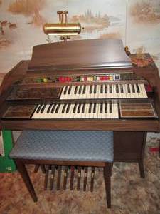 lot 7 image: Thomas Playmate Organ With Bench...
