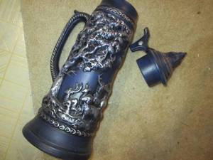 lot 8 image: Atlantic Mold Stein Has Crack In O...