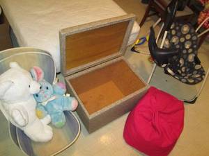 lot 94 image: Storage Container, Bean Bag, Kids ...