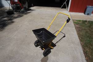 lot 14 image: Yardworks Brand Broadcast FertilizerSeed Spreader