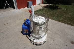 lot 8 image: Dyna Glow Model RMC95-C6 Kerosene Heater With Fuel Can
