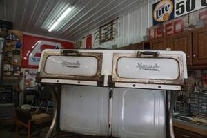 lot 3 image: Monarch Vintage Wood Cook Stove