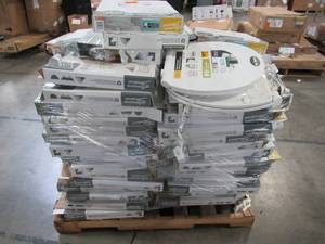lot 136 image: WHOLESALE MIXED PALLET OF AMERICAN STANDARD TOILET SEATS