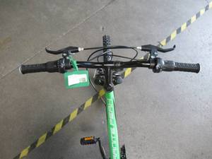 lot 19 image: Roadmaster Granite Peak 24 Boys Mountain Bike, Green R3012WML