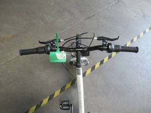 lot 22 image: Roadmaster Granite Peak 24 Girls Mountain Bike, White R3013WMLDS