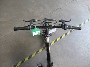 lot 23 image: Roadmaster 24 Inch Boys Bike Granite Peak, Black