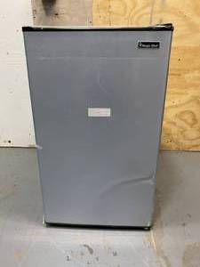 lot 23 image: MAGIC CHEF 4.4 cu. ft. Mini Fridge in Stainless Look