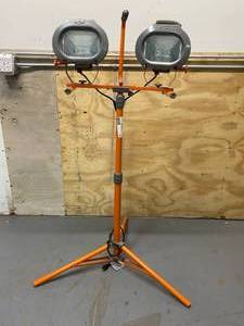 lot 81 image: HDX 1200-Watt Halogen Tripod Work Light