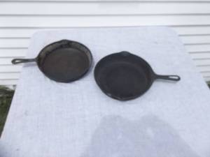 lot 4 image: 2-Cast Iron Pans (Griswold # 8 & Other)