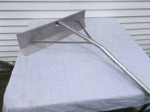lot 5 image: Snow Rake
