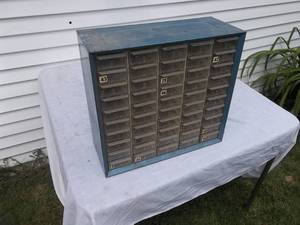 lot 6 image: Organizer With 50 Compartments