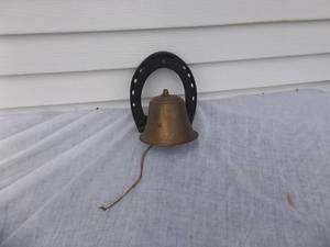lot 13 image: Horse Shoe Brass Bell