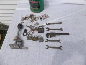 lot 21 image: Ford Wrenches