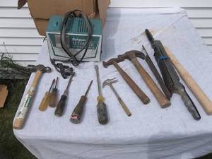 lot 26 image: Battery Charger, Box Of Tools