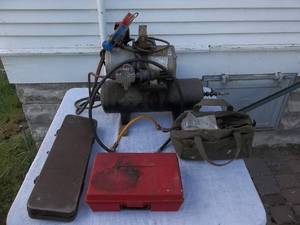lot 39 image: Vacuum Pump, Refer Gauges, Misc