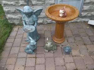 lot 93 image: Bird Baths & Garden Ceramics