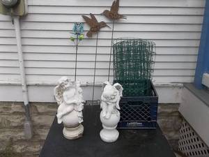 lot 94 image: Garden Decor
