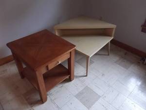lot 112 image: 2-End Tables