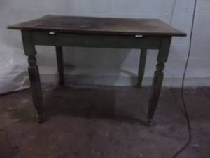 lot 128 image: Antique Table 28x42