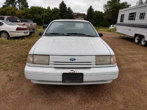 lot 6 image: 1994 Ford Tempo GL