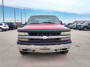 lot 11 image: 2000 Chevy Silverado 1500