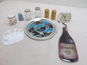 shakers, tray clock