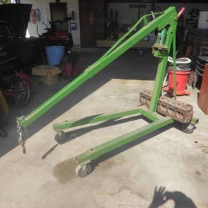 lot 5 image: Rolling 6 Engine Hoist