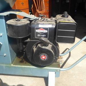 lot 7 image: Yard Shark 8HP Wood Chipper