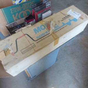 lot 16 image: Brand New Hand Ice Auger