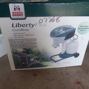 lot 33 image: Mosquito Magnet MM4200B Patriot Plus Mosquito Trap with Accesories