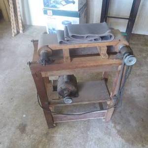 lot 37 image: Bench Sander