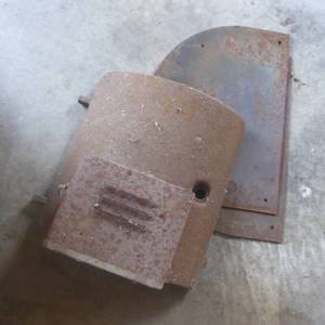 lot 44 image: Mini Antique Cast Iron Stove with Accessories