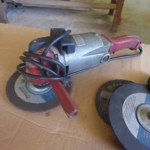 lot 58 image: Milwaukee Grinder with Blades