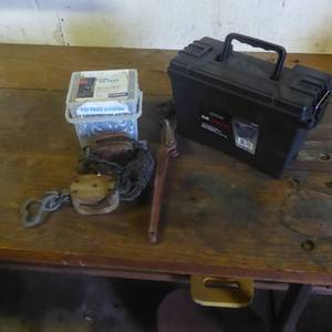 lot 63 image: 10 Chain, Storage Box and Lock and Tackle Lot