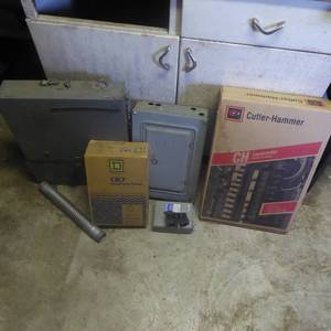 lot 68 image: Big Lot of Various Circuit Boxes