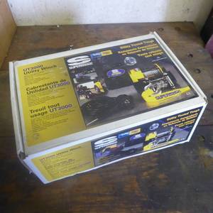 lot 91 image: Brand New Superwinch UT3000 Utility Winch