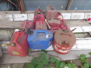 lot 109 image: Gas Can Lot