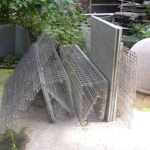 lot 117 image: Metal Dog Kennel Lot