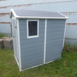 lot 130 image: 6 x 45 x 77 Plastic Storage Shed