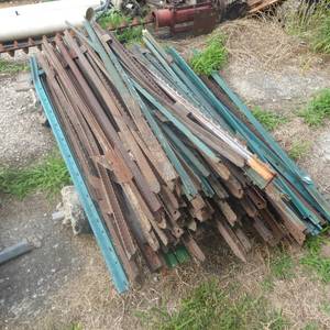 lot 141 image: Lot of Approx. 100 Steel Fence Posts