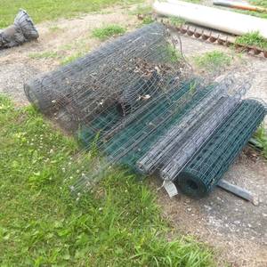 lot 142 image: Big Lot of Various 3-6 Wire Fencing