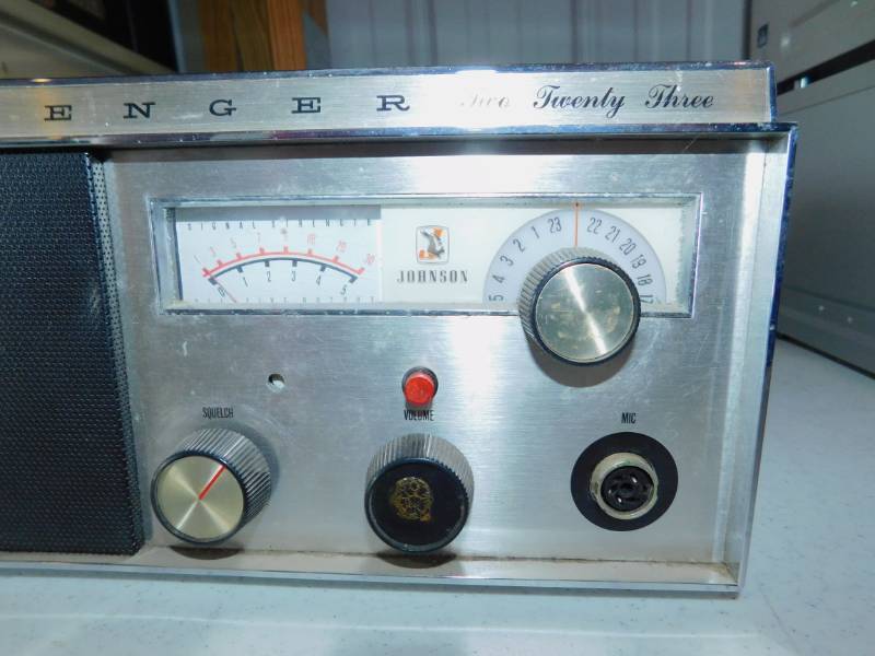 Vintage Messenger 250 CB store radio