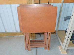 lot 9 image: 4 Wood Folding TV Trays